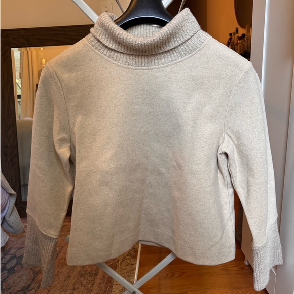 Banana Republic sweater NWT - Picture 1 of 3